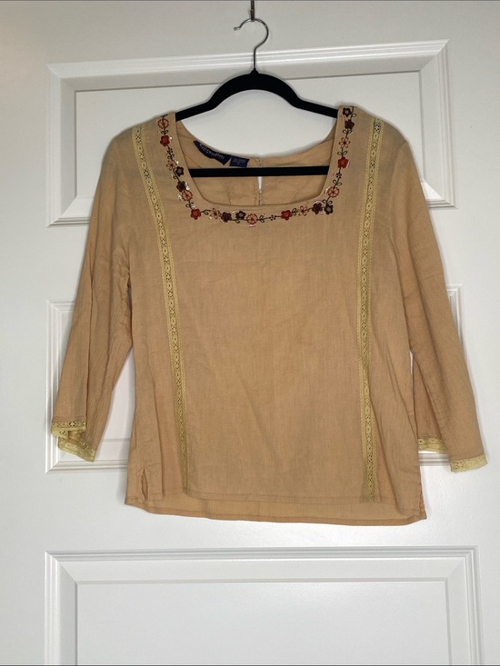 Giselle Apparel Tops - Vintage Y2K Embroidered Scoop-Neck Women's Blouse - Beige